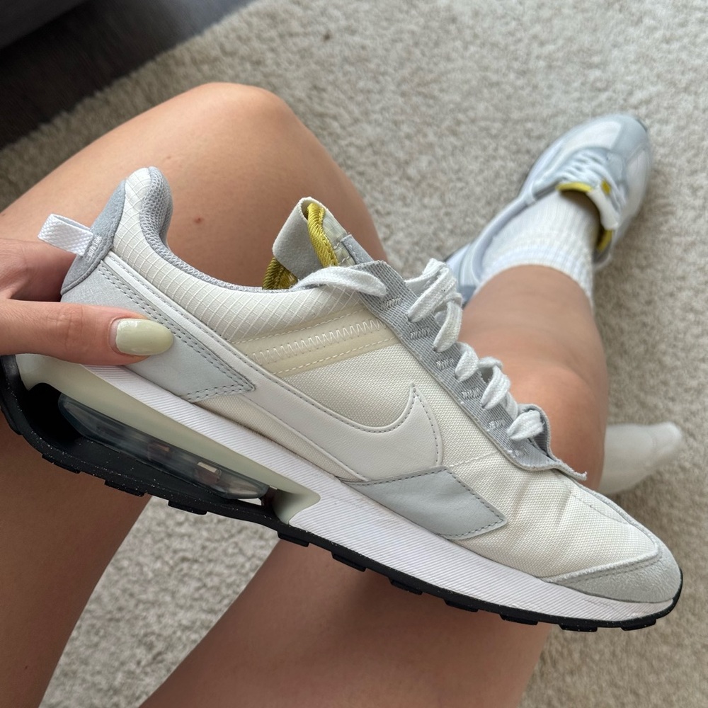 Nike Daybreak Sneakers-White and Grey-Unisex-Women’s US 10/Men’s US 8/ EU 41